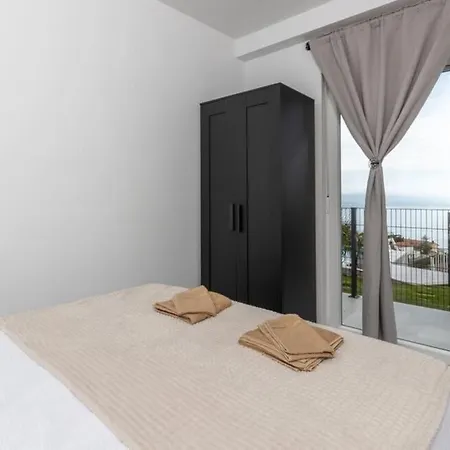 Apartment 2b *